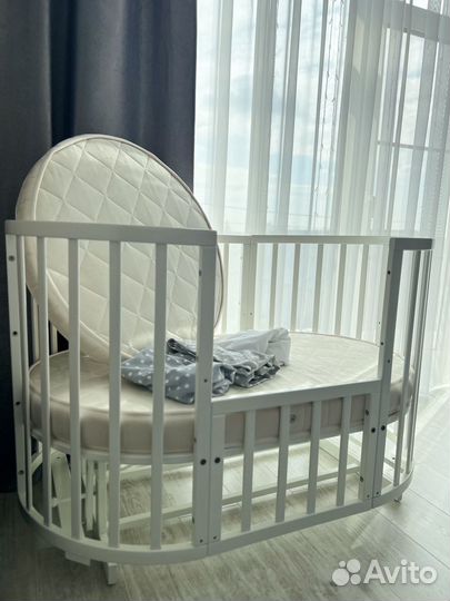 Детская овальная кроватка с маятником Nuovita