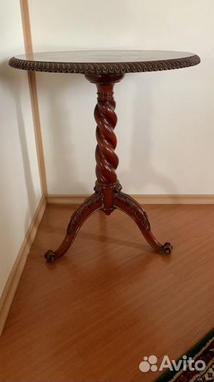 Круглый антикварный столик. Красное дерево