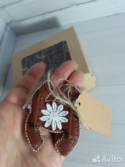 Брошь ручной работы 