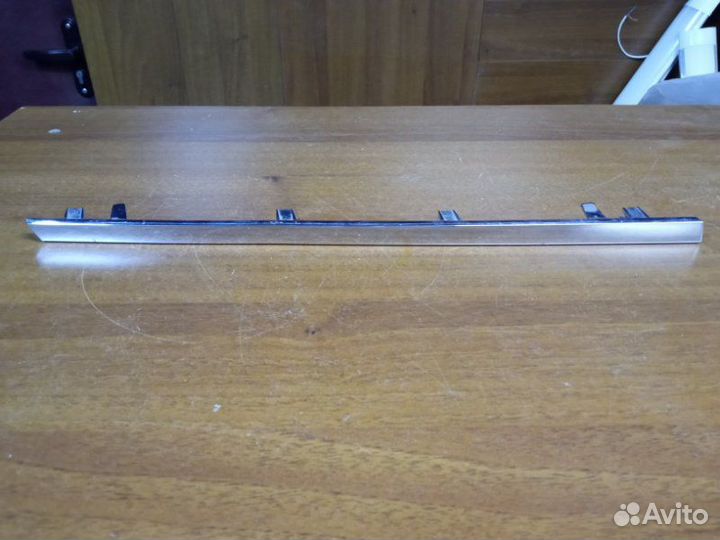 Молдинг решетки радиатора правый Mercedes-Benz