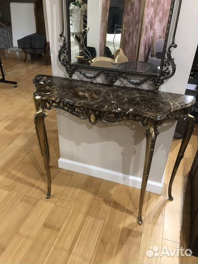 Консоль с зеркалом