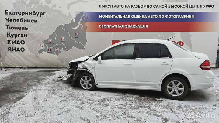 Накладка двигателя Nissan Tiida (C11) 14041-JE20A