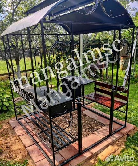 Мангал с крышей