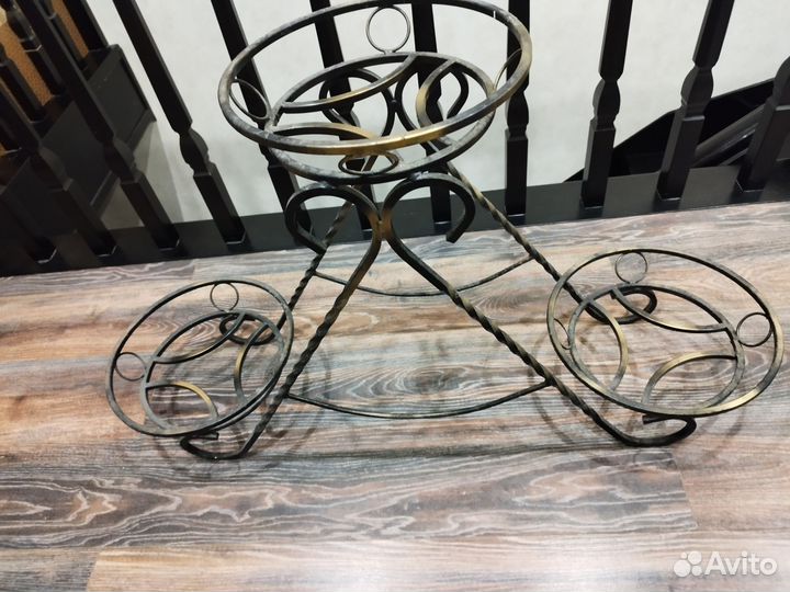 Подставка для цветов напольная металлическая