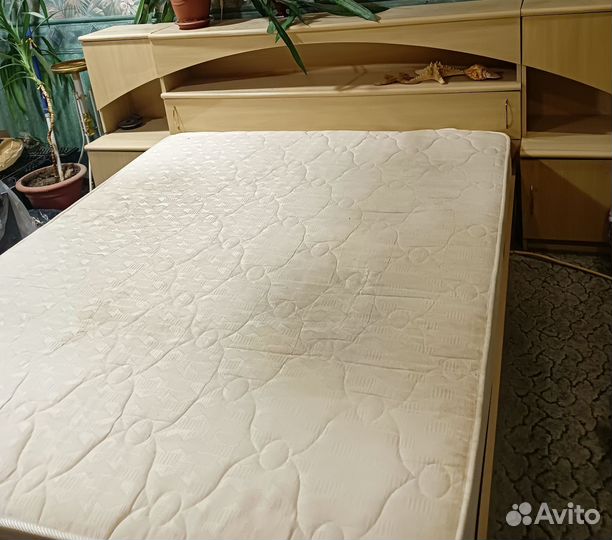 Кровать двухспальная с матрасом бу