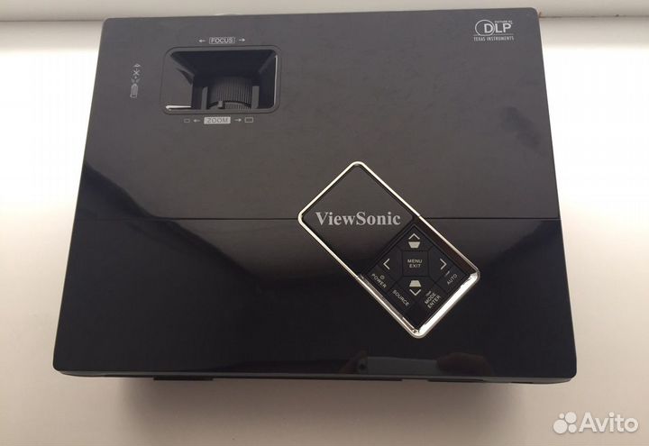 Проектор с экраном