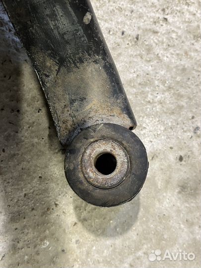 Передний правый нижний рычаг honda civic 4d