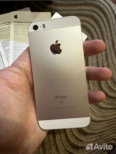 Телефон iPhone SE 32Gb Gold