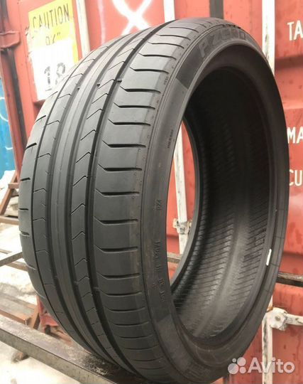 Pirelli P Zero PZ4 245/35 R19 100L