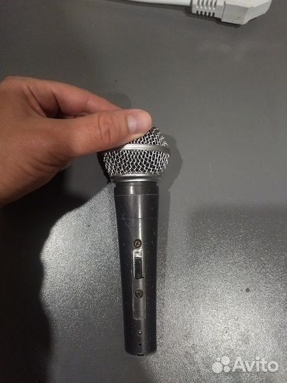 Динамический вокальный микрофон