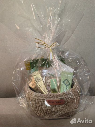 Подарочный набор для женщин бьюти бокс в корзинке