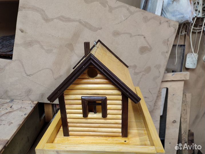 Кормушка для птиц из дерева