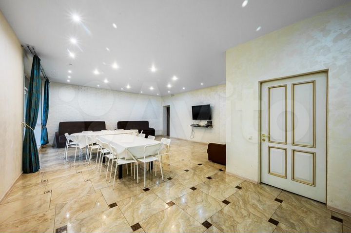 Коттедж 400 м² на участке 10 сот.