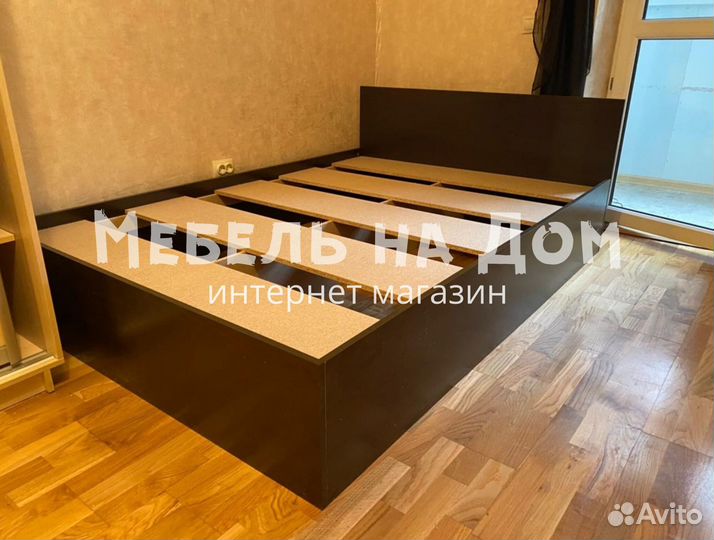 Двуспальная кровать