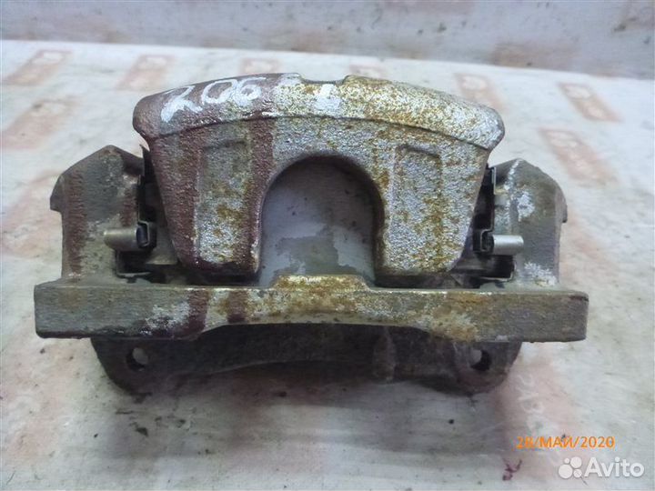 Суппорт передний левый Lexus Rx400H MHU38 3MZ-FE