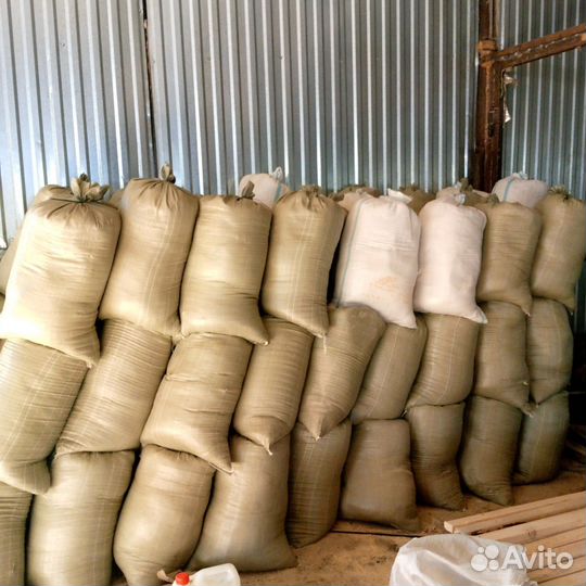 Опилки в мешках