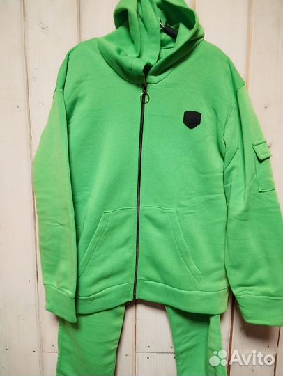 Костюм тройка с поясом