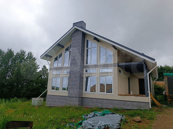 Дом 195 м² на участке 10,2 сот.