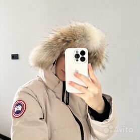 Купить женский пуховик Canada Goose в Москве