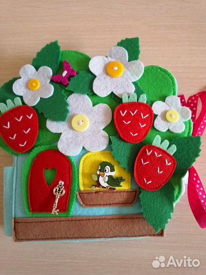 Развивающая книга-кукольный дом из фетра