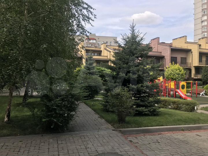 4-к. квартира, 300 м², 3/3 эт.