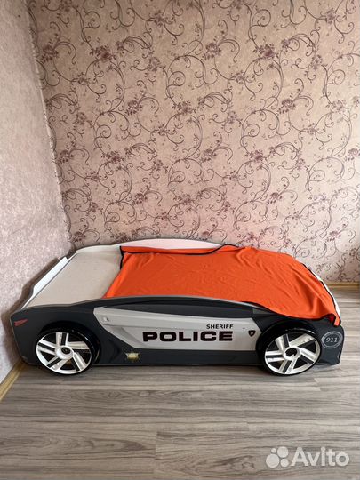 Детская кровать машина