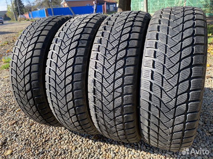 Landsail Winter Lander 215/65 R16