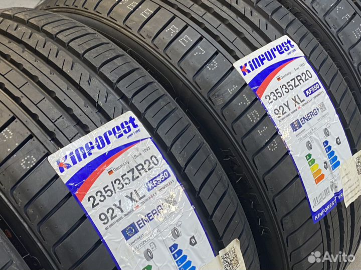 Kinforest KF550-UHP 235/35 R20 92Y