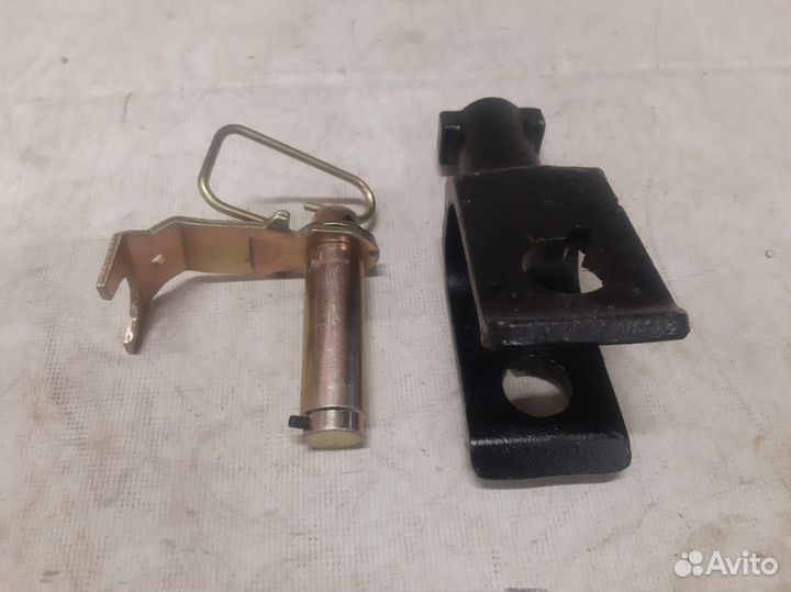 Буксировочный крюк Volvo FH FM