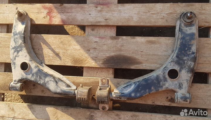 Рычаг левый Митсубиши Каризма