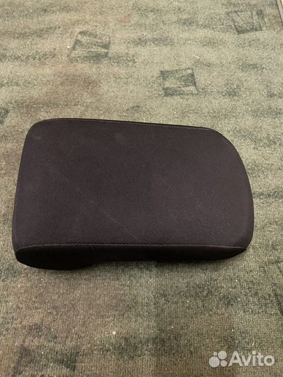 Подлокотник с подстаканниками