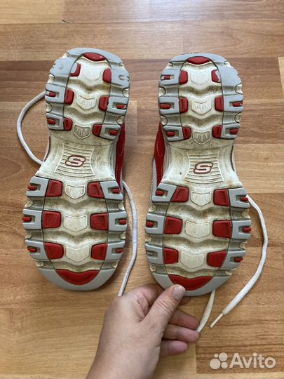 Кроссовки женские