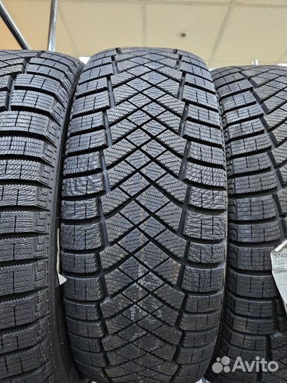 Pirelli Winter Ice Zero 235/60 R17