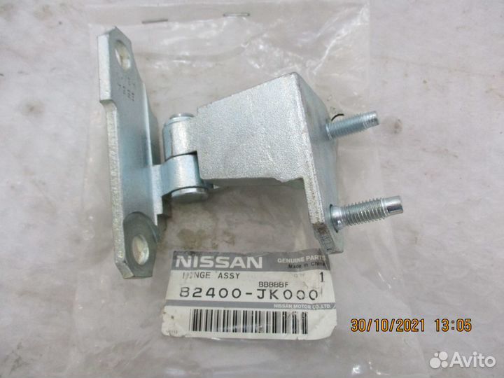 Петля двери задней правой верхняя Infiniti QX80/Q