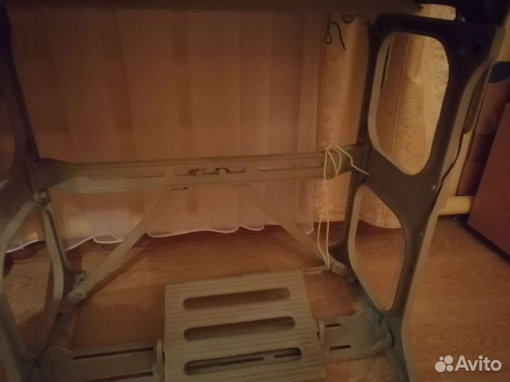 Машина швейная 1022 М