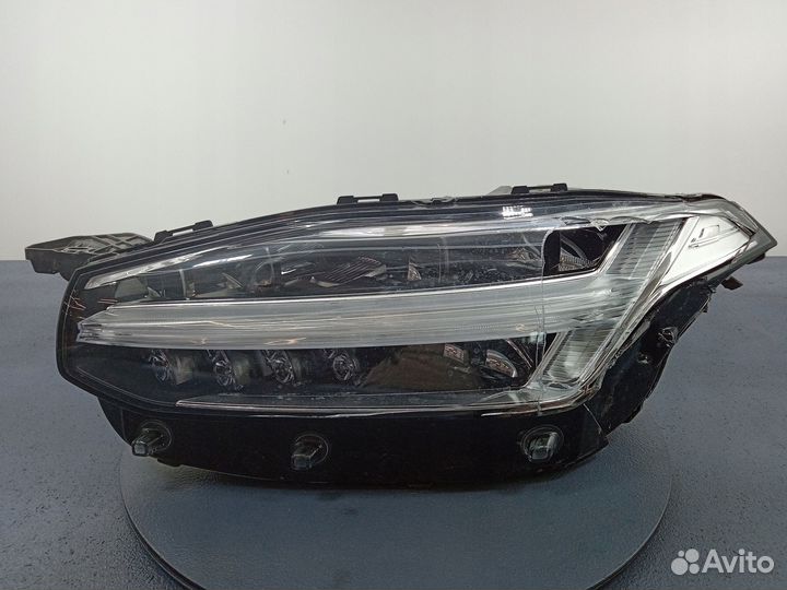 Volvo XC90 II левая фара светодиодная