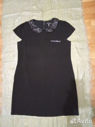 Платье, джинсы рваные