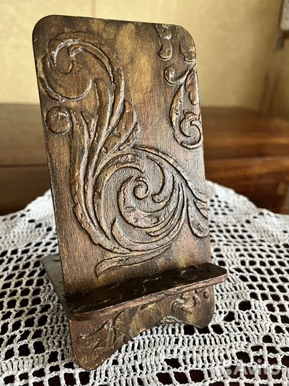 Подставка для телефона из дерева