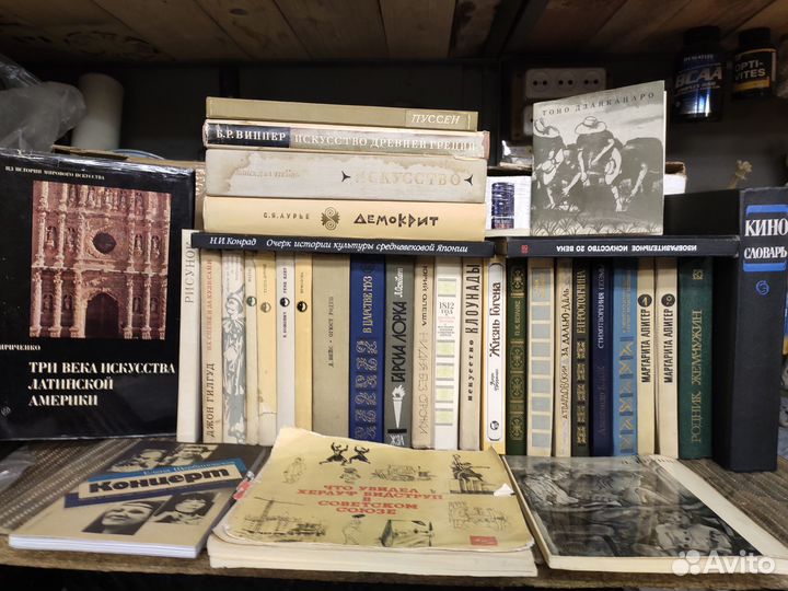 Книги по искусству, живописи и поэзия