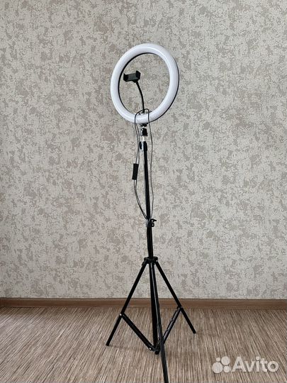 Кольцевая лампа с держателем для телефона