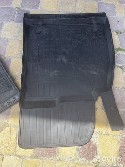 Коврики и сеточки в машину новые