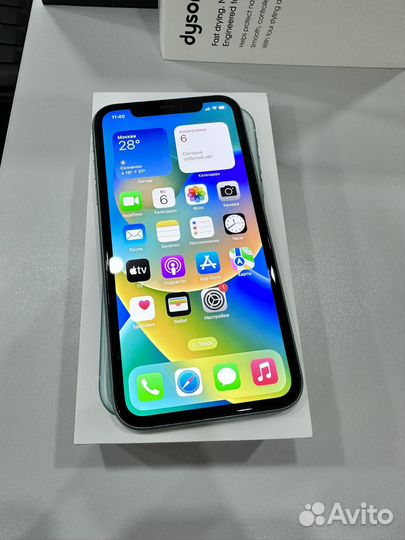 Телефон iPhone 11 Green состояние нового