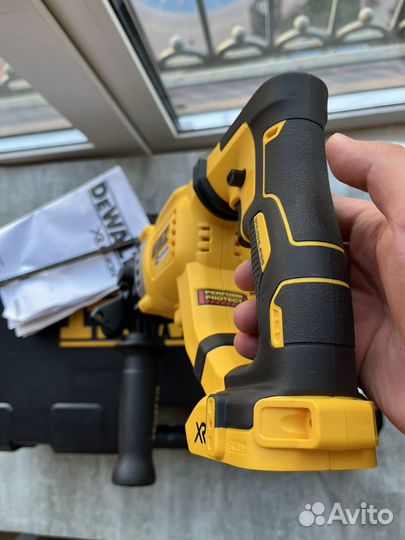 Перфоратор Dewalt DCH263 с кейсом