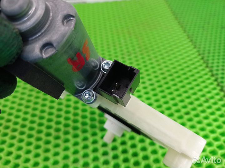 Моторчик стеклоподъемника задний правый R