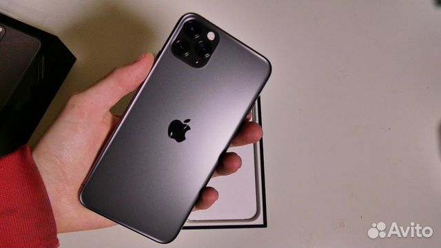 Витринный образец iphone 12