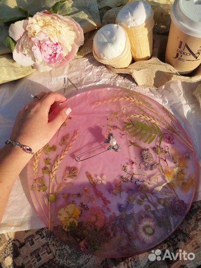 Поднос розовый из эпоксидной смолы