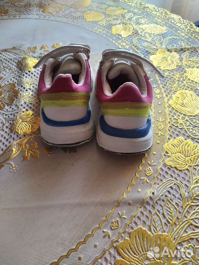 Кроссовки для девочки 24