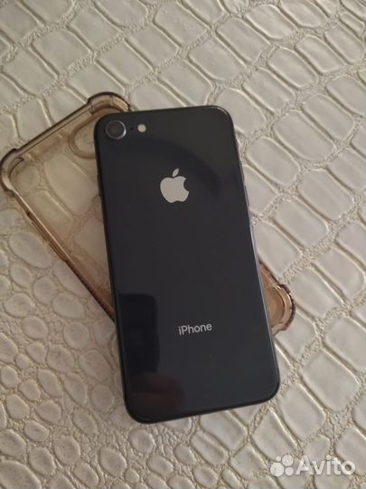iPhone 8, 64 ГБ