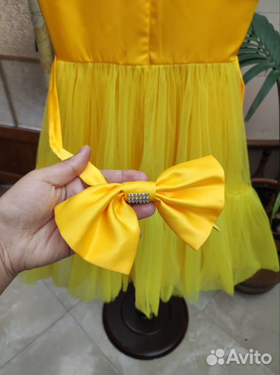 Нарядное желтое платье для девочки 128