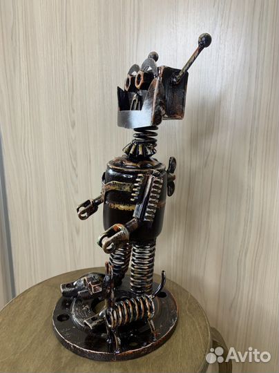 Робот из металла